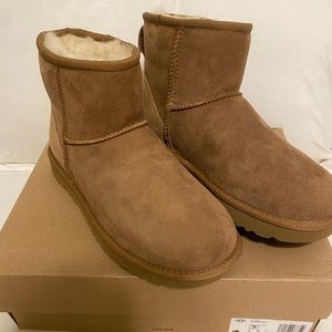UGG Classic Mini